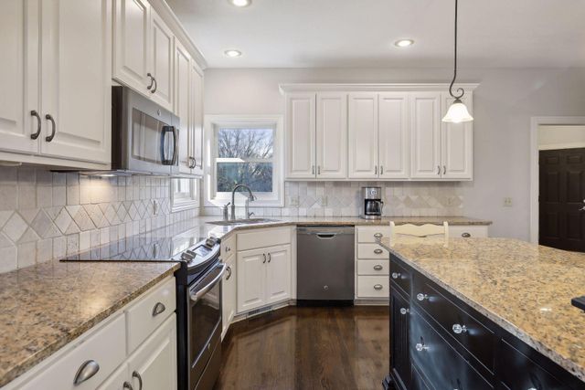 323 Saint Annes Parkway, Hudson, WI 54016