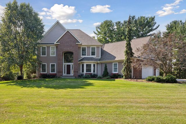 323 Saint Annes Parkway, Hudson, WI 54016
