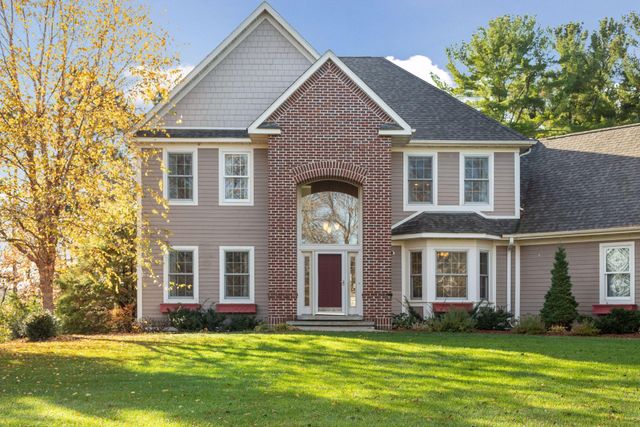 323 Saint Annes Parkway, Hudson, WI 54016