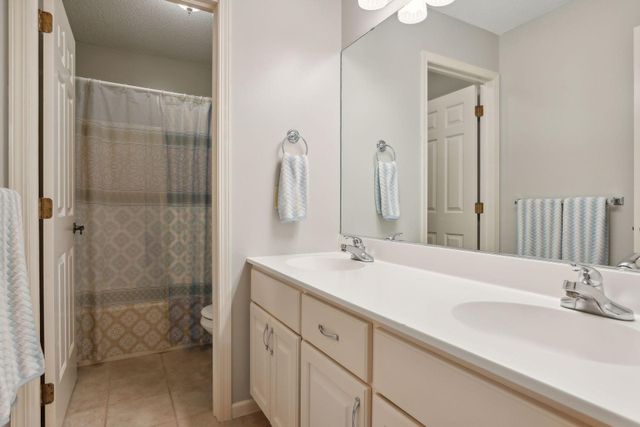 323 Saint Annes Parkway, Hudson, WI 54016