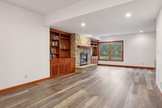 323 Saint Annes Parkway, Hudson, WI 54016