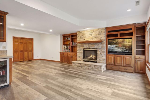 323 Saint Annes Parkway, Hudson, WI 54016