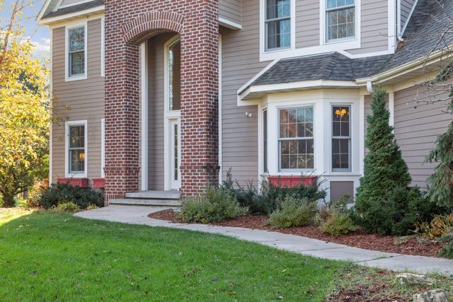323 Saint Annes Parkway, Hudson, WI 54016