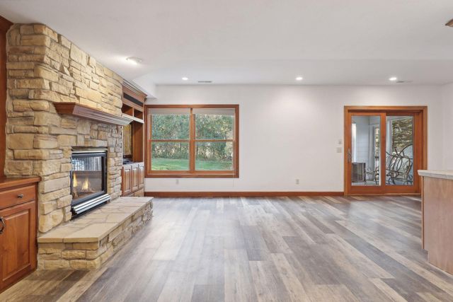 323 Saint Annes Parkway, Hudson, WI 54016