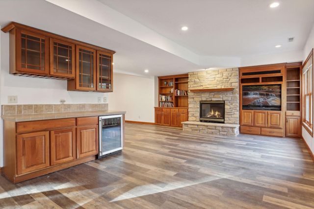 323 Saint Annes Parkway, Hudson, WI 54016