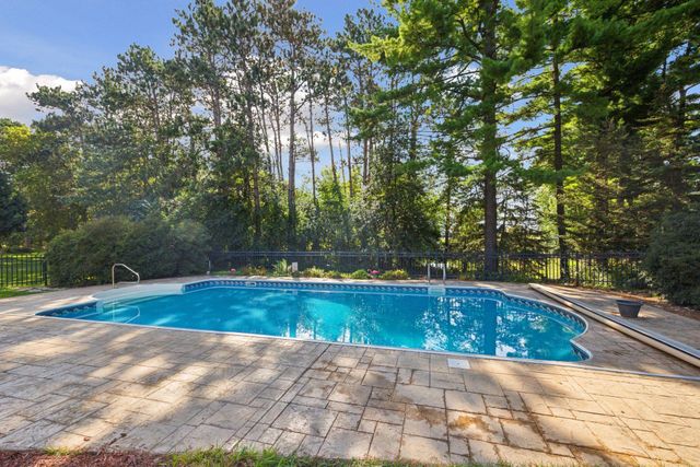323 Saint Annes Parkway, Hudson, WI 54016