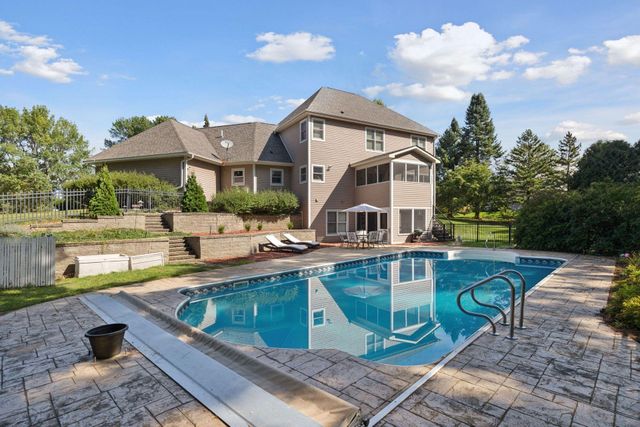 323 Saint Annes Parkway, Hudson, WI 54016