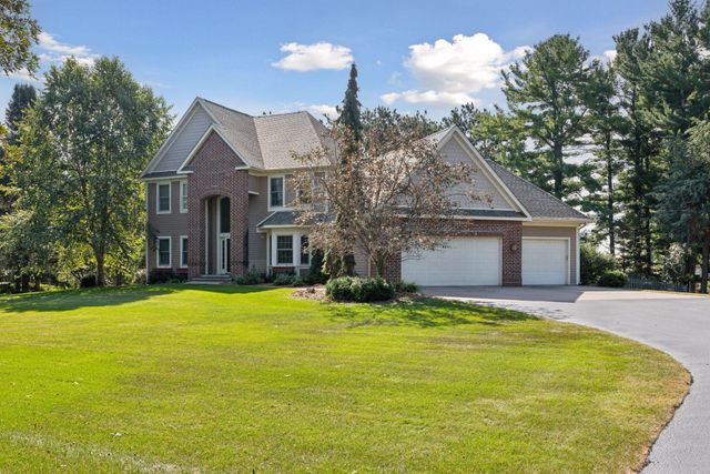 323 Saint Annes Parkway, Hudson, WI 54016