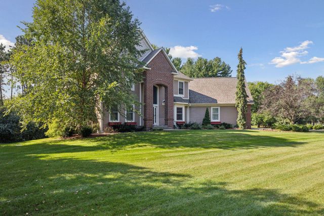 323 Saint Annes Parkway, Hudson, WI 54016