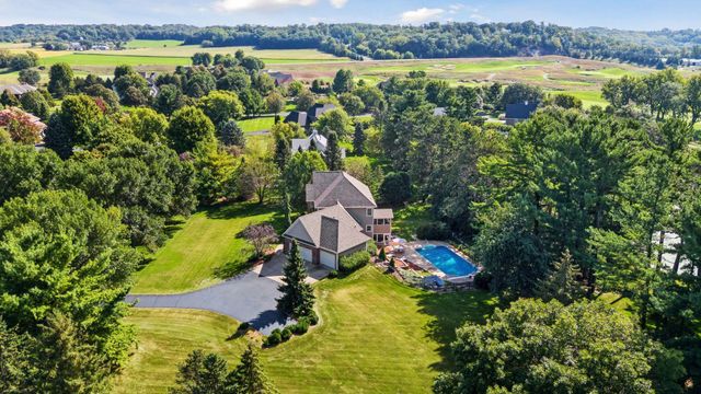 323 Saint Annes Parkway, Hudson, WI 54016