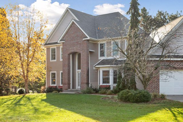 323 Saint Annes Parkway, Hudson, WI 54016