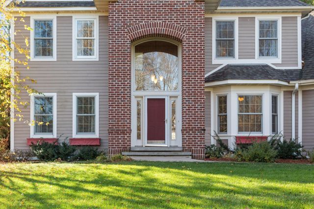 323 Saint Annes Parkway, Hudson, WI 54016