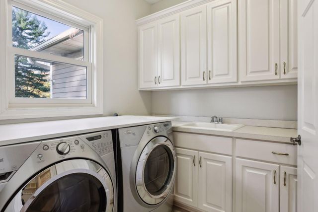 323 Saint Annes Parkway, Hudson, WI 54016