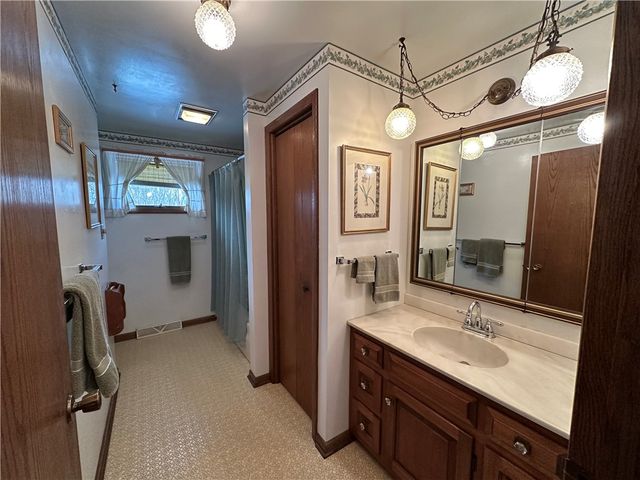 134 Shanor Hts, Center Twp, PA 16001