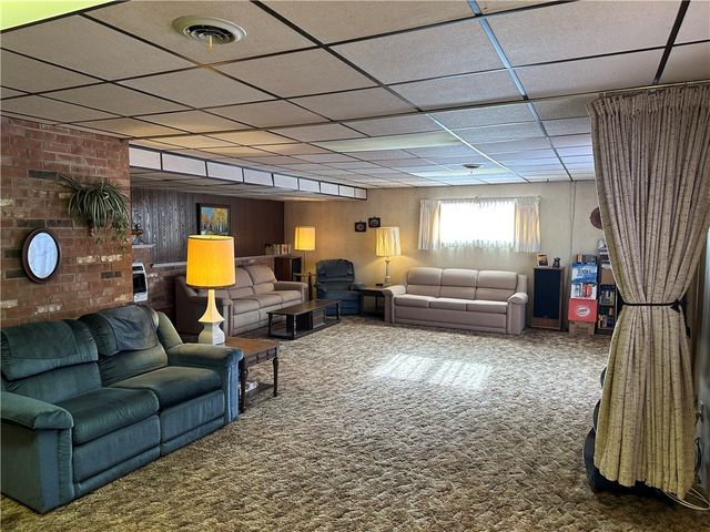 134 Shanor Hts, Center Twp, PA 16001