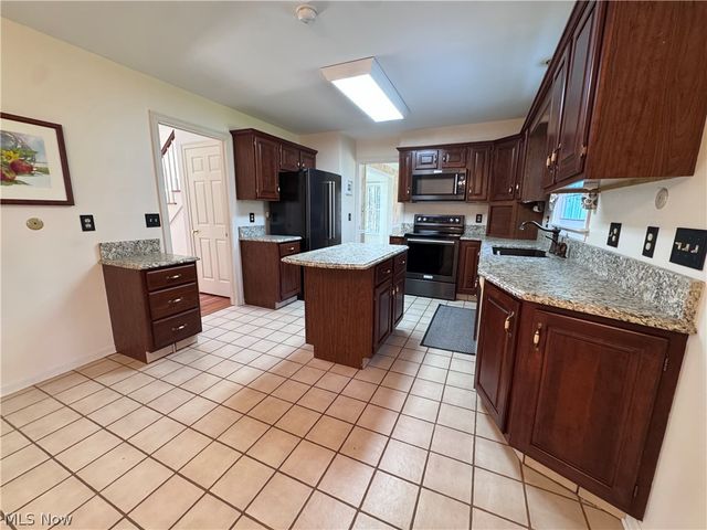 13566 Stoney Springs Drive, Chardon, OH 44024