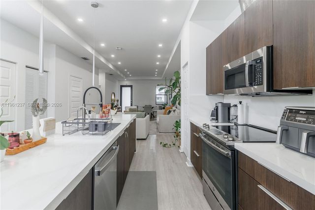 7831 NW 104th Ave 32, Doral, FL 33178