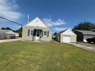 2119 8th Street SW, Cedar Rapids, IA 52404