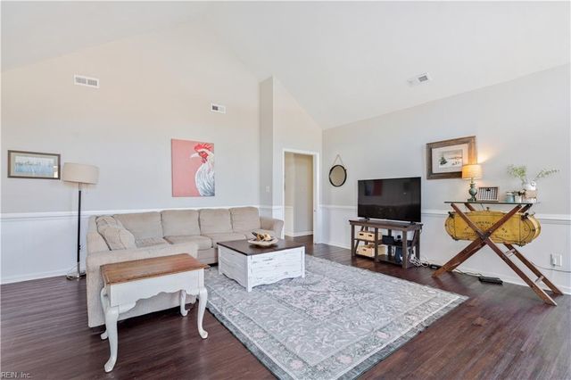 1101 Somerton LN, Chesapeake, VA 23322