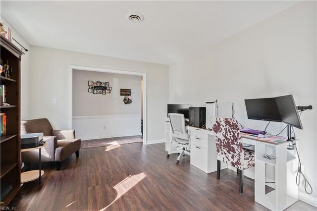 1101 Somerton LN, Chesapeake, VA 23322