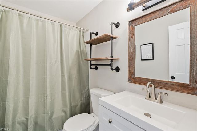 1101 Somerton LN, Chesapeake, VA 23322