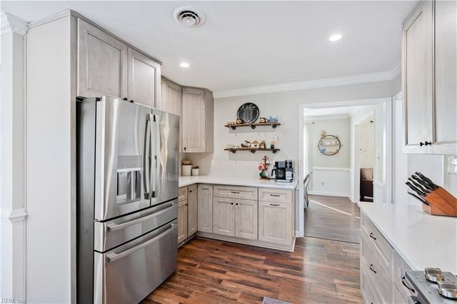 1101 Somerton LN, Chesapeake, VA 23322