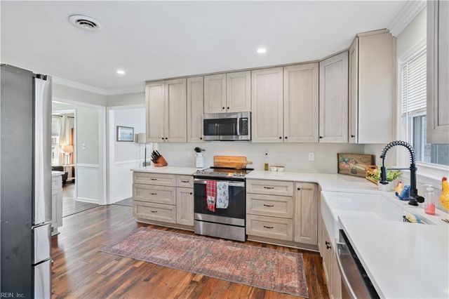 1101 Somerton LN, Chesapeake, VA 23322