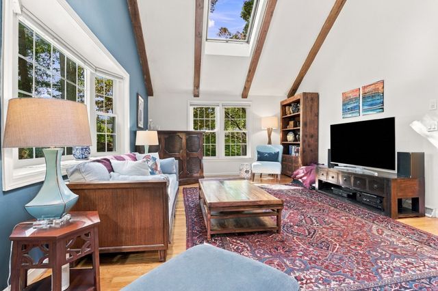 2 Canter Circle, Westford, MA 01886