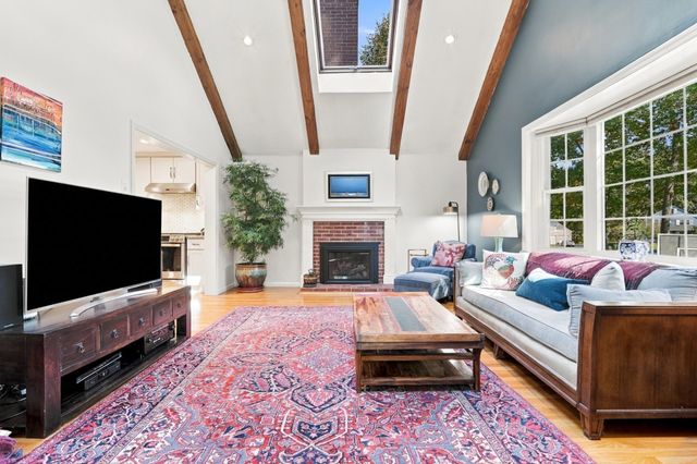 2 Canter Circle, Westford, MA 01886