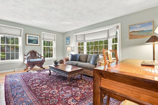 2 Canter Circle, Westford, MA 01886