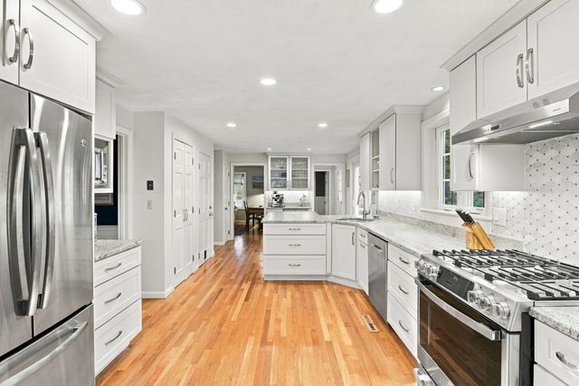 2 Canter Circle, Westford, MA 01886