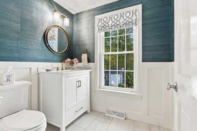 2 Canter Circle, Westford, MA 01886