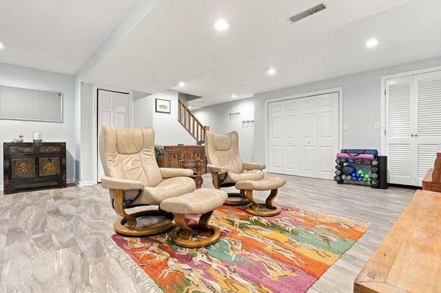 2 Canter Circle, Westford, MA 01886