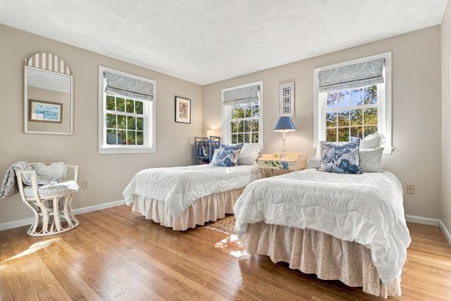 2 Canter Circle, Westford, MA 01886
