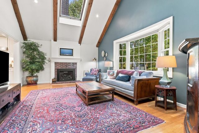 2 Canter Circle, Westford, MA 01886