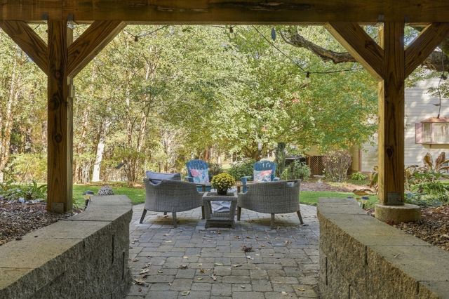2 Canter Circle, Westford, MA 01886