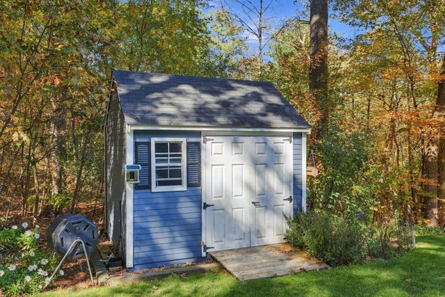 2 Canter Circle, Westford, MA 01886