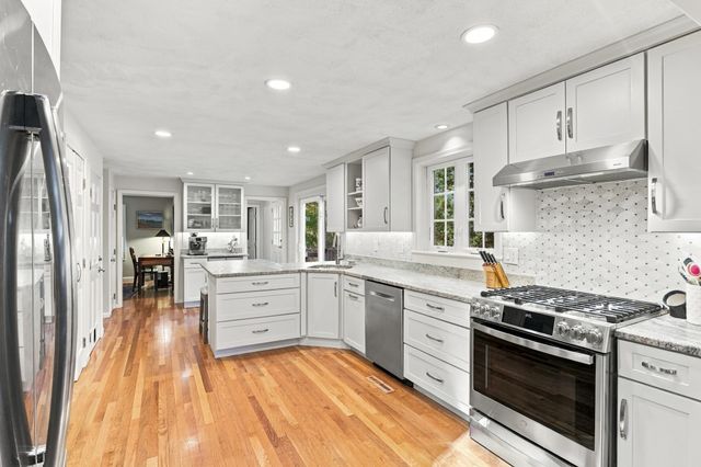 2 Canter Circle, Westford, MA 01886