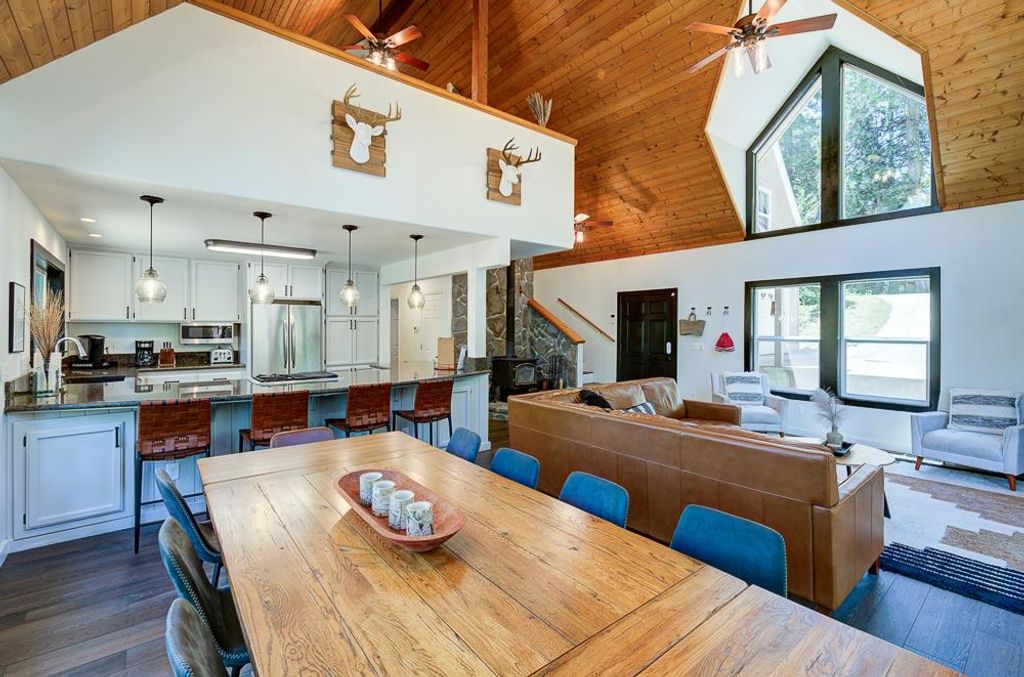 Image 16 of property listing at 41092 Woodridge Lane, Shaver Lake, CA 93664