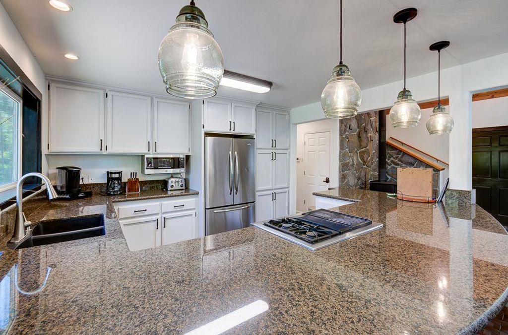 Image 18 of property listing at 41092 Woodridge Lane, Shaver Lake, CA 93664