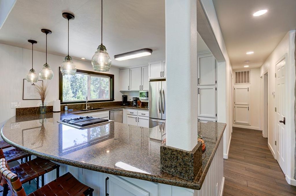 Image 20 of property listing at 41092 Woodridge Lane, Shaver Lake, CA 93664