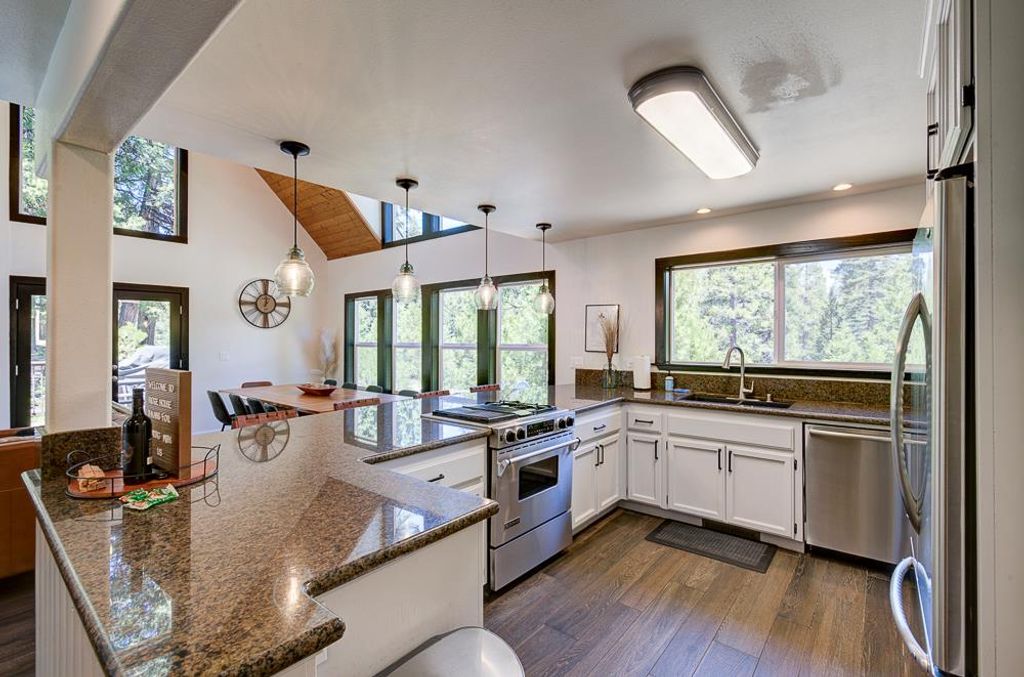 Image 21 of property listing at 41092 Woodridge Lane, Shaver Lake, CA 93664