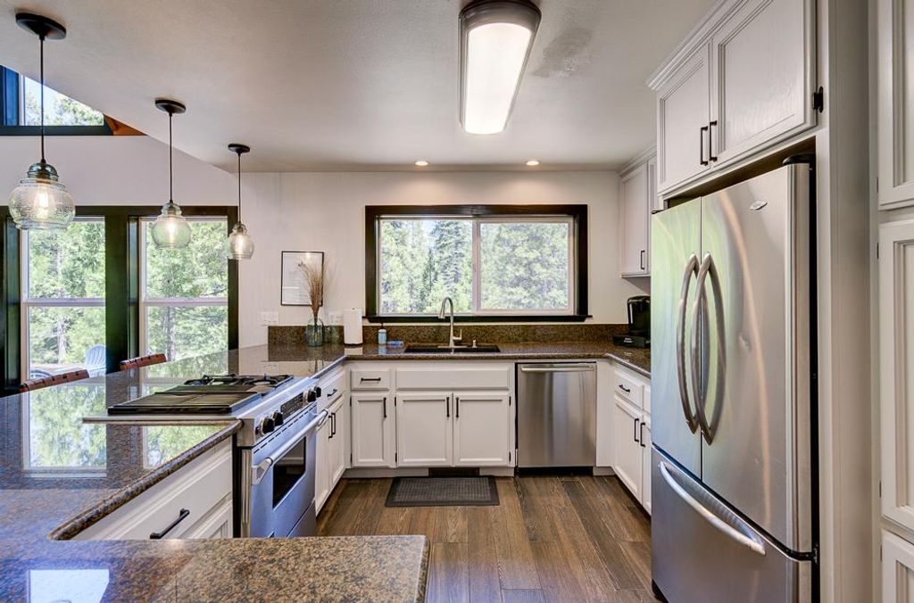 Image 22 of property listing at 41092 Woodridge Lane, Shaver Lake, CA 93664