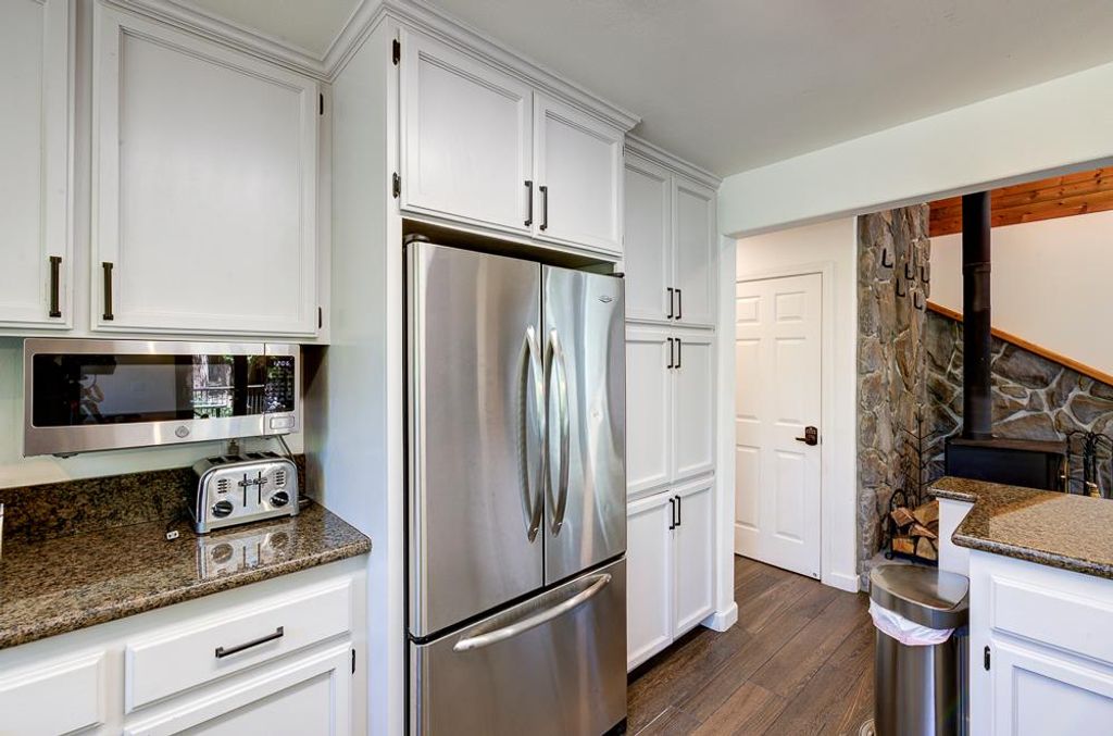 Image 24 of property listing at 41092 Woodridge Lane, Shaver Lake, CA 93664