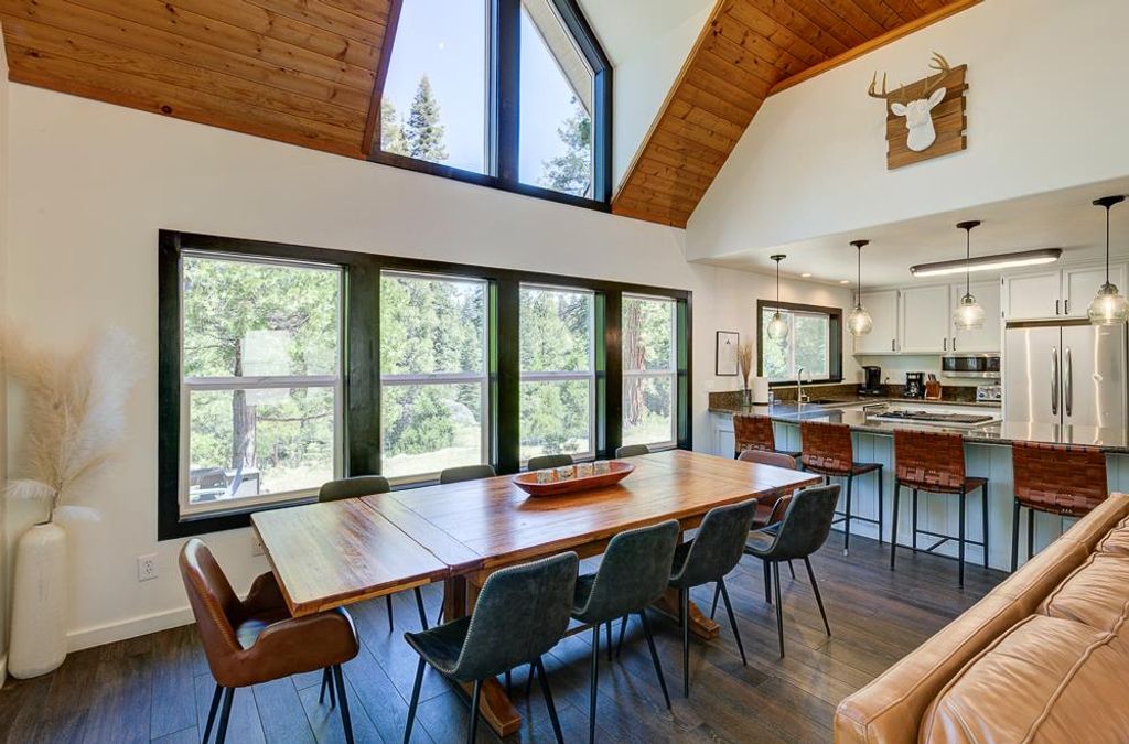 Image 25 of property listing at 41092 Woodridge Lane, Shaver Lake, CA 93664