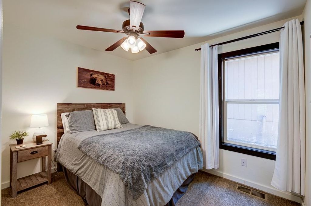 Image 34 of property listing at 41092 Woodridge Lane, Shaver Lake, CA 93664