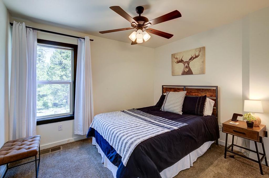 Image 37 of property listing at 41092 Woodridge Lane, Shaver Lake, CA 93664