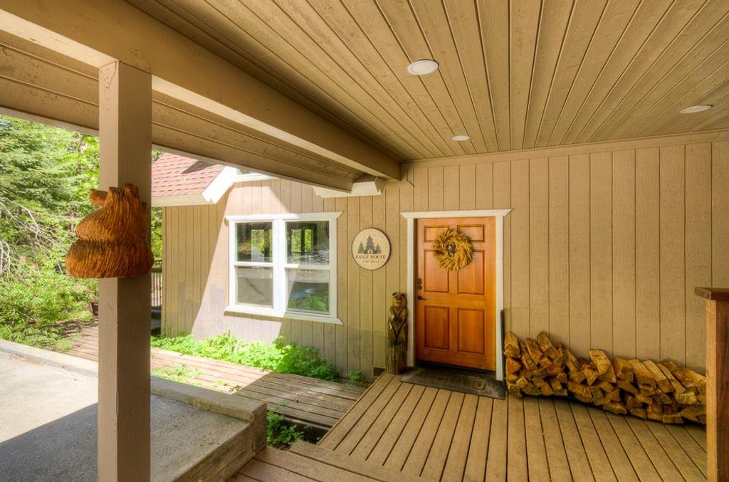 Image 6 of property listing at 41092 Woodridge Lane, Shaver Lake, CA 93664