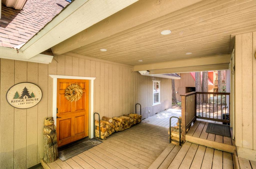 Image 7 of property listing at 41092 Woodridge Lane, Shaver Lake, CA 93664