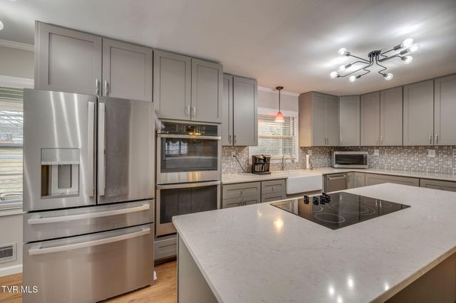 1314 Woodland Avenue, Johnson City, TN 37601